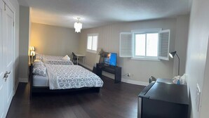1 bedroom, iron/ironing board, WiFi - Private Master Bedroom on second floor (Mississauga)