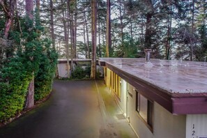 Property grounds - Seagate Cottage <2 Mi to Marina & Casino! (Coos Bay)
