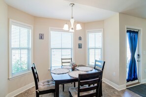 Dining - Spacious 4-bedroom Retreat Minutes From the Beach and The Wharf (Foley)