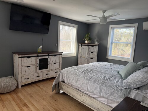 Charming 4-bedroom house with big yard in Poultney