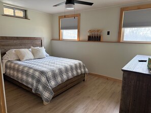 4 habitaciones, tabla de planchar con plancha, wifi y ropa de cama 