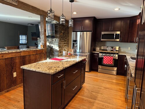 Charming 4-bedroom house with big yard in Poultney
