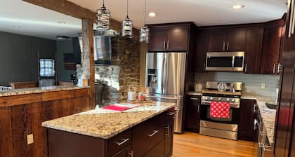 Charming 4-bedroom house with big yard in Poultney