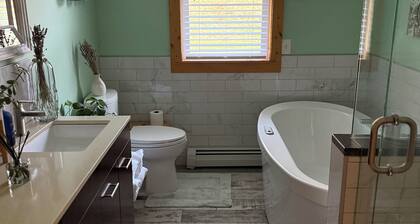 Charming 4-bedroom house with big yard in Poultney