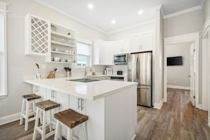 Fridge, microwave, oven, stovetop - Private Pool/Walk to the Beach/Sleeps10 (Panama City Beach)