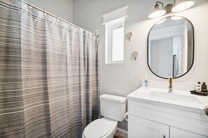 Shower, hair dryer, towels - Beach Access and Private Heated Pool - Sleeps 10 (Panama City Beach)