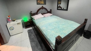 Unclassified image, 2 of 3, button - D-KobieS Guest House (Lungi)