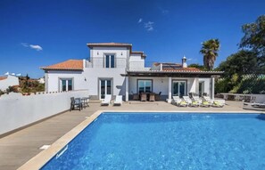A heated pool - Your private retreat with garden, terraces, and stunning sunset views. (Estoi)