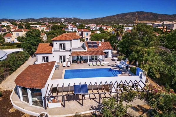 Exterior - Your private retreat with garden, terraces, and stunning sunset views. (Estoi)