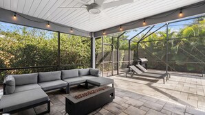 Terrace/patio - Beautiful 2 bedroom bungalow in a quiet neighborhood (Fort Myers)