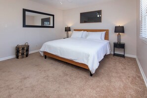 2 bedrooms, WiFi, bed sheets - Cozy Furnished 2BR Near Uptown & Airport (Charlotte)