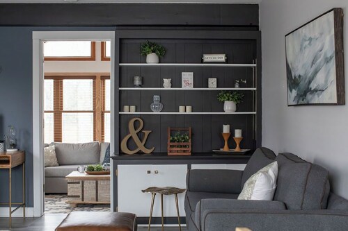 The Story House - Walk to the dinner theater