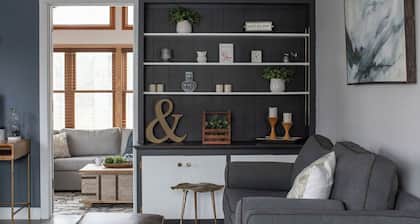 The Story House - Walk to the dinner theater