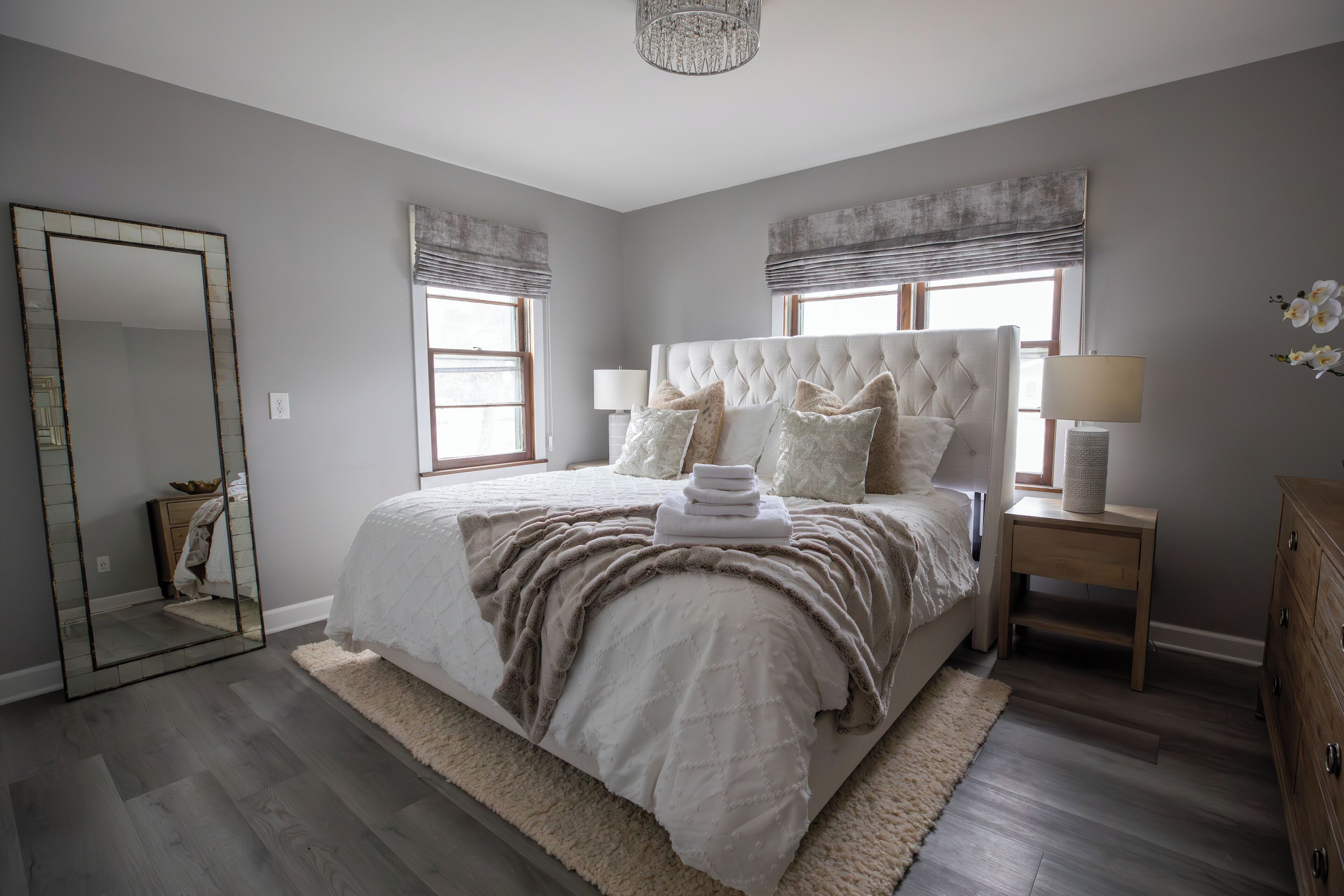 2 bedrooms, desk, iron/ironing board, travel crib