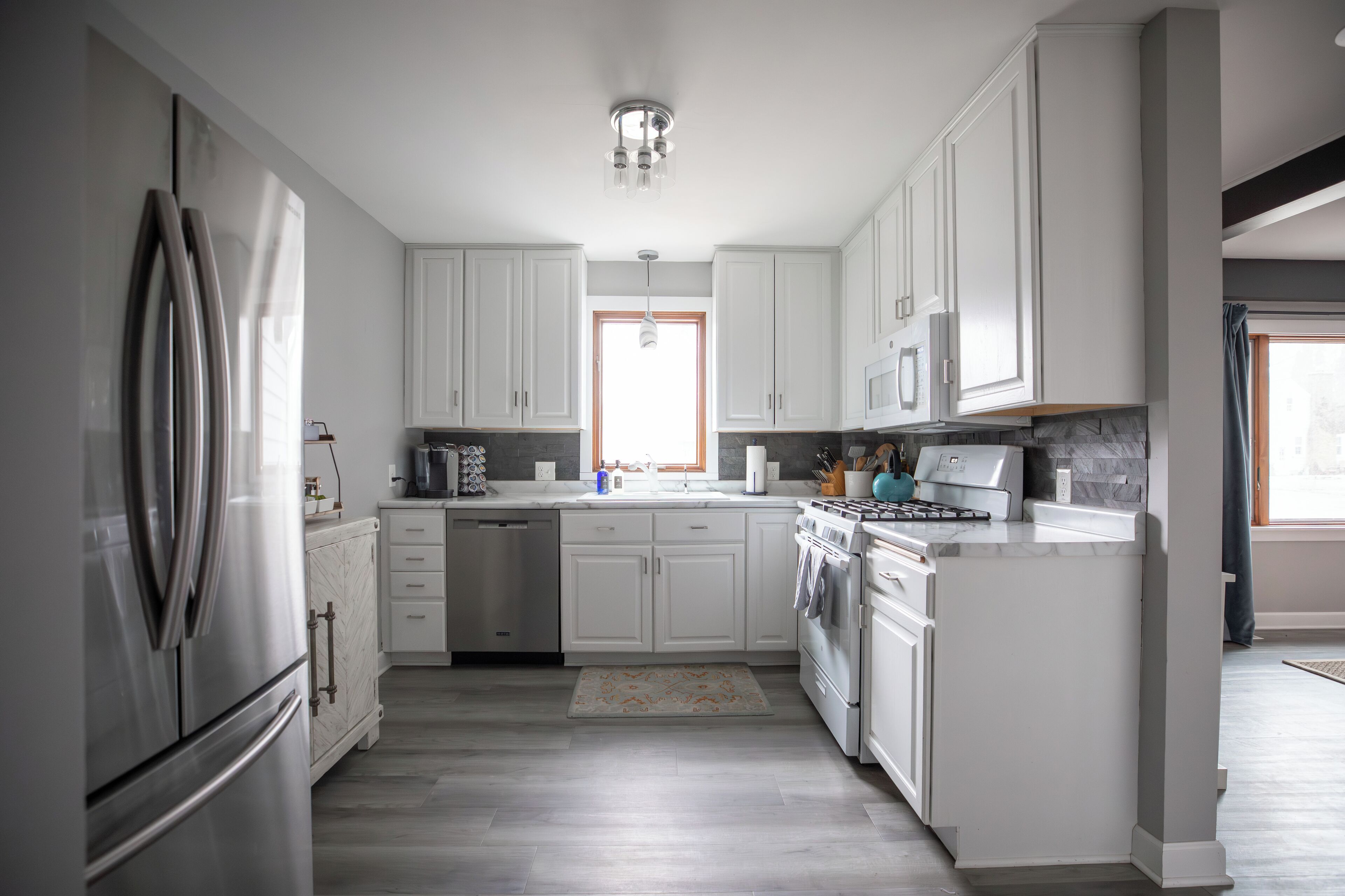 Geladeira, micro-ondas, fogão, cooktop