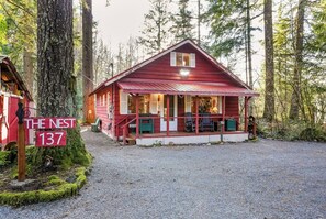 Exterior - Mt Rainier Cabin on Big Creek! Hot Tub! Fireplace! (Ashford)