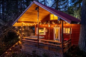 Covered Back Deck w/Rope Lighting - Rope lighting creates a magical evening atmosphere perfect for wine, conversation, and relaxation. - Mt Rainier Cabin on Big Creek! Hot Tub! Fireplace! (Ashford)
