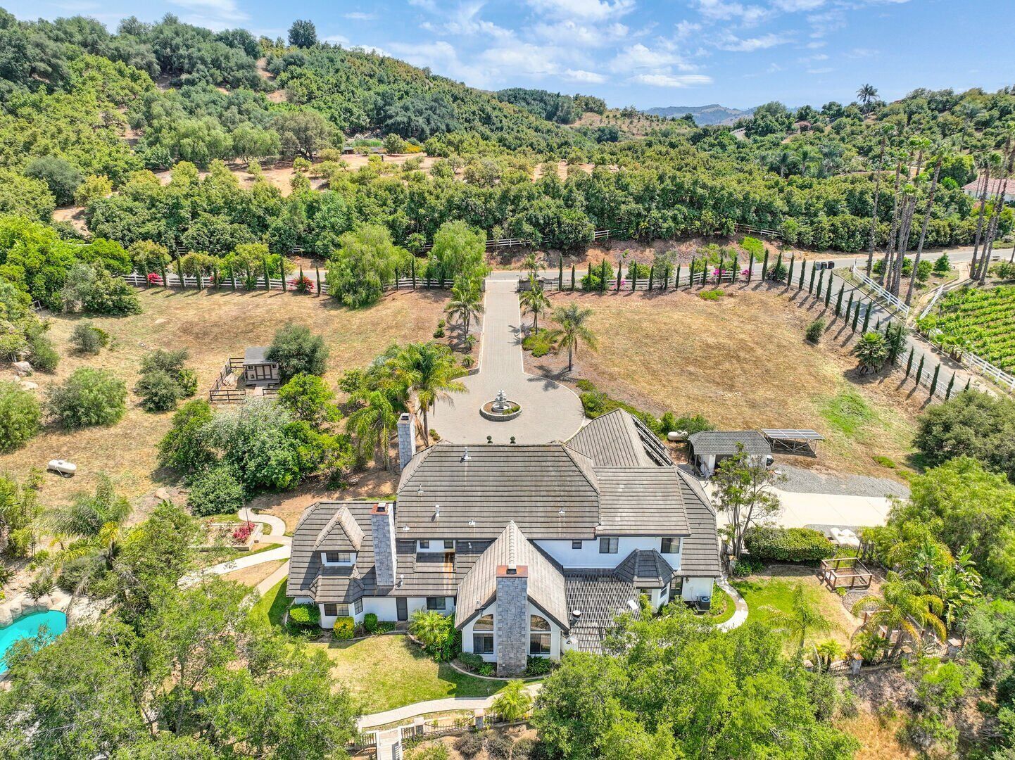 المنشأة من الخارج