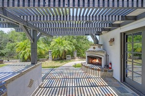 Terrace/patio - Casa Fuerte - Valley Estate w Pool, Hot Tub, Sports Court (Temecula)