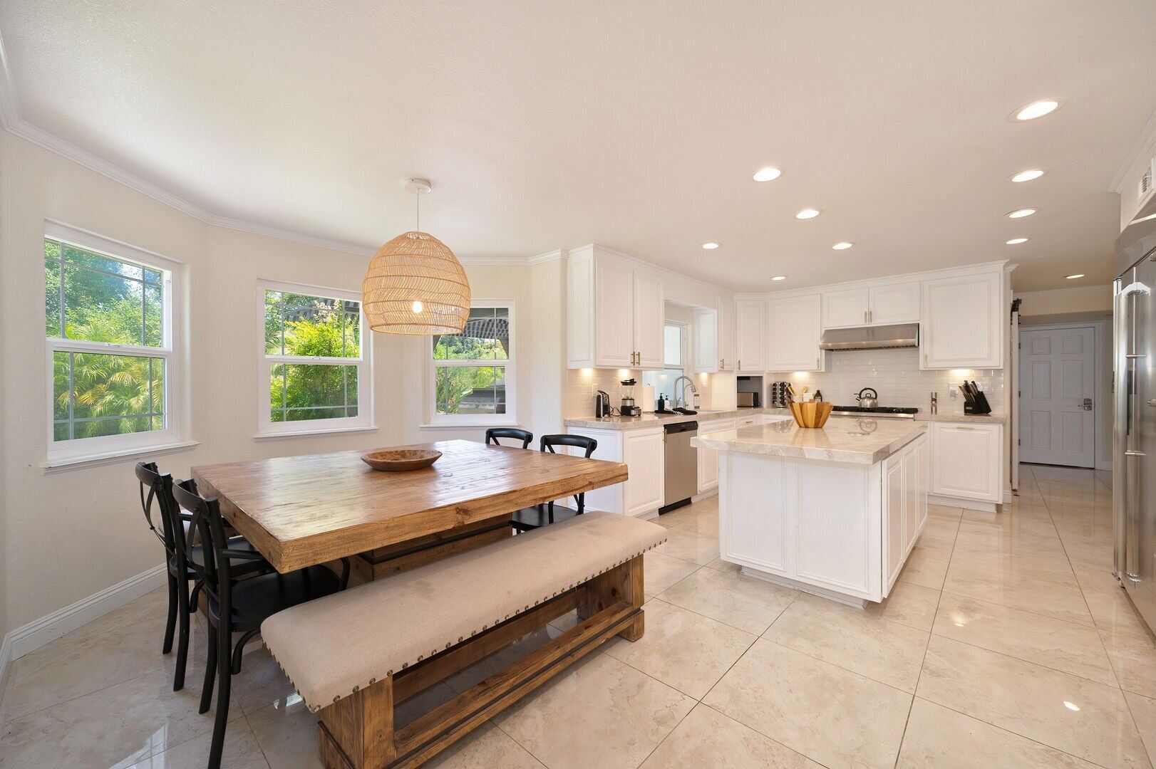 雪櫃、微波爐、焗爐、爐具