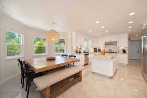 Fridge, microwave, oven, stovetop - Casa Fuerte - Valley Estate w Pool, Hot Tub, Sports Court (Temecula)