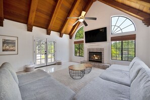 Smart TV, ping pong - Casa Fuerte - Valley Estate w Pool, Hot Tub, Sports Court (Temecula)