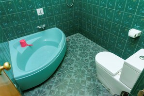 Deluxe Double or Twin Room, Non Smoking, Mountain View | Bathroom - Hotel Antik (Kabupaten Bandung)