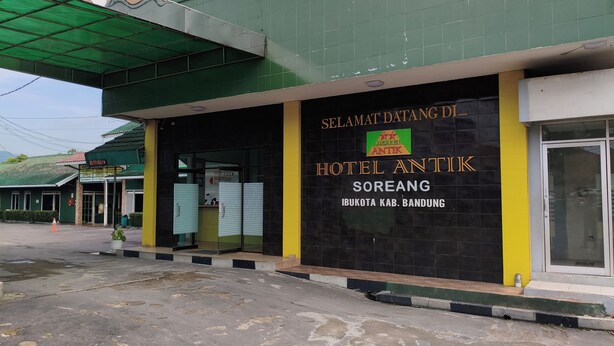 The exterior of Hotel Antik Soreang with a prominent entrance and signage. - Hotel Antik (Soreang)