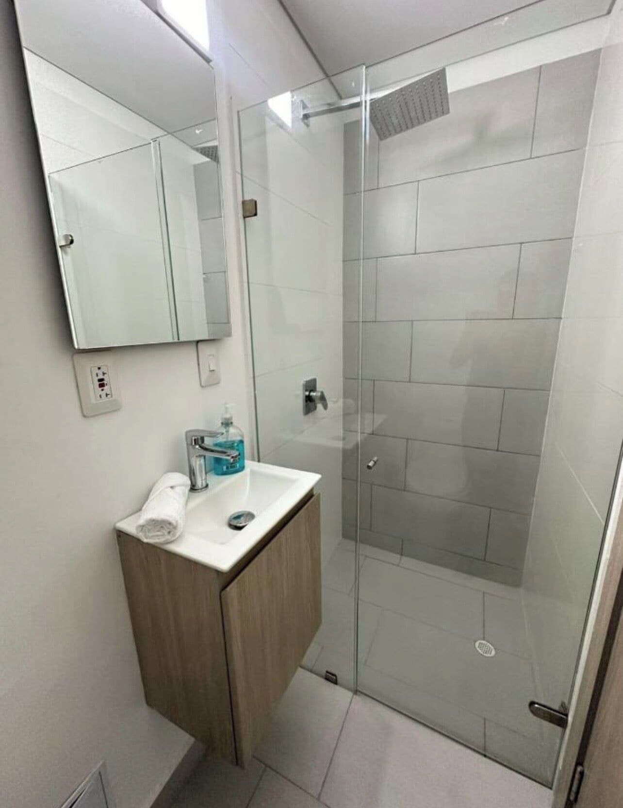 Apartamento clásico, balcón, vistas a la playa | Baño