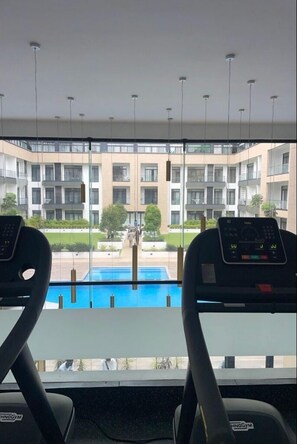 3 outdoor pools, free cabanas, pool umbrellas - Esthetique Homes Embassy Gardens (Accra)