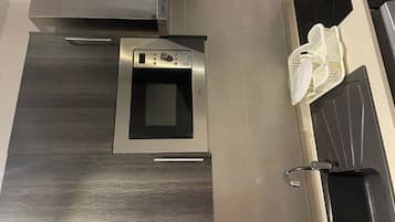 Luxury Studio Suite, Balcony, Pool View | Private kitchen | Full-size fridge, microwave, oven, stovetop