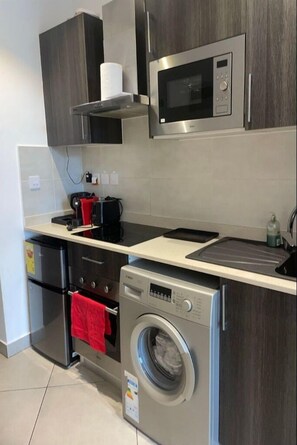 Luxury Studio Suite, Balcony, Pool View | Interior - Esthetique Homes Embassy Gardens (Accra)