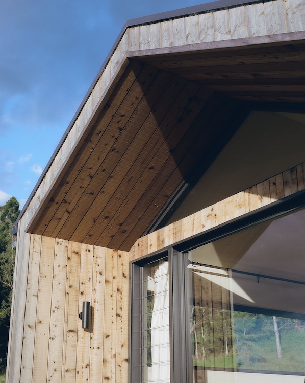 Exterior detail - Butterwood Ranch Cabin (Richmond Hill)