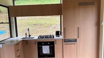 Réfrigérateur, four, plaque de cuisson, lave-vaisselle