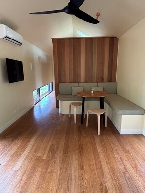 Unclassified image, 4 of 14, button