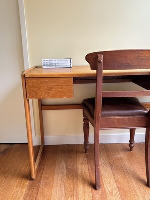 Unclassified image, 2 of 14, button