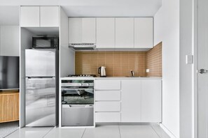Fridge, microwave, oven, stovetop - Stylish Retreat + Balcony + Parking & City Access (Naremburn)