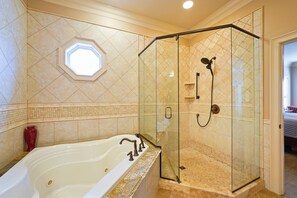 Shower, jetted bath, hair dryer, towels - 6 Houses from PRIVATE Beach • 3 Living Areas, Great for Large Groups • Pickleball • 2 Pools (Miramar Beach)