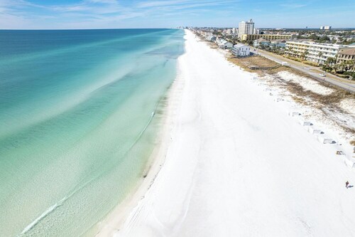 6 Houses from PRIVATE Beach • 3 Living Areas, Great for Large Groups • Pickleball • 2 Pools