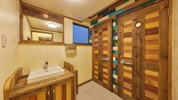 Combined shower/bathtub, hair dryer, slippers, towels