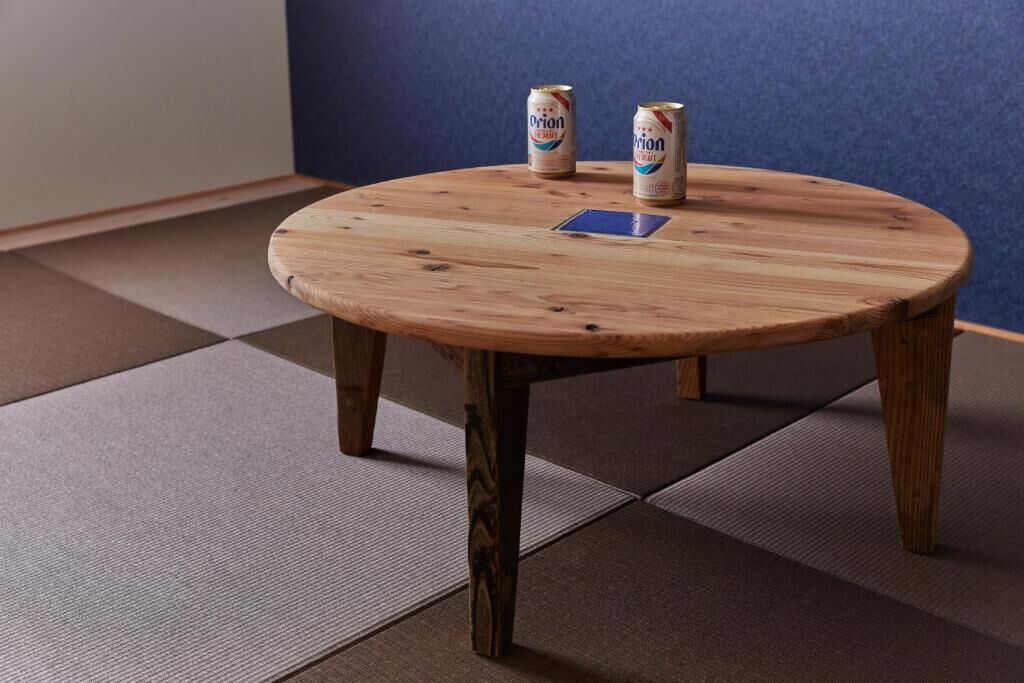 Desk, free WiFi