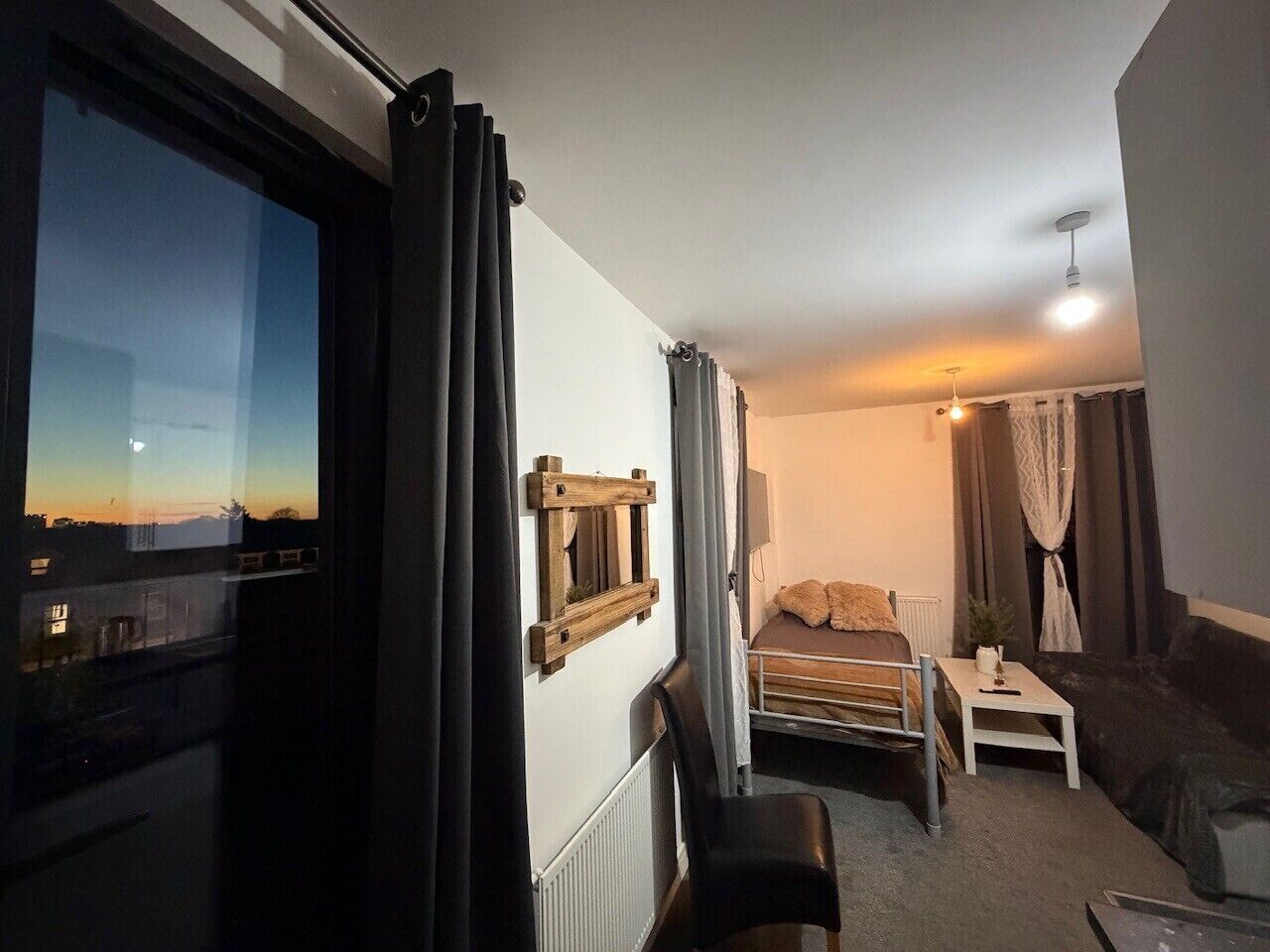 Room, Multiple Bedrooms, Smoking, Balcony | Living room