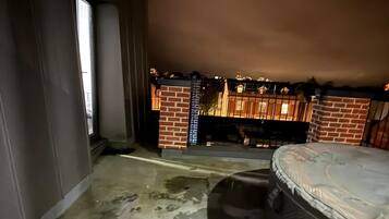 Room, Multiple Bedrooms, Smoking, Balcony | Bathroom amenities