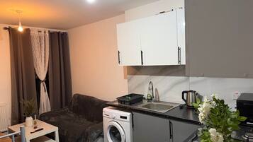 Room, Multiple Bedrooms, Smoking, Balcony | Laundry