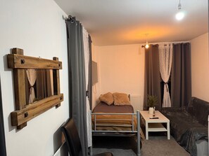 Room, Multiple Bedrooms, Smoking, Balcony | 1 bedroom