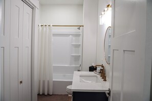 Hårtørrer, håndklæder, Sæbe, Toiletpapir