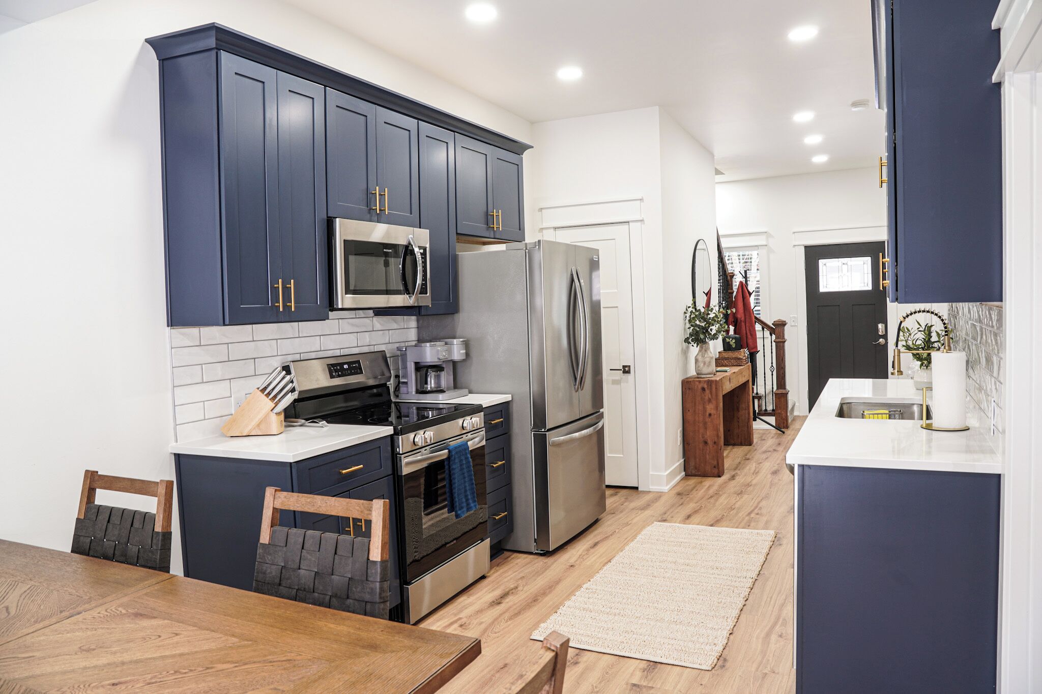 Mikroaaltouuni, uuni, liesi, astianpesukone