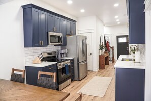 Microondas, horno, placa de cocina, lavavajillas