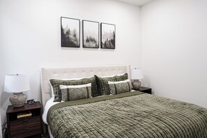 3 habitaciones, tabla de planchar con plancha, wifi y ropa de cama 