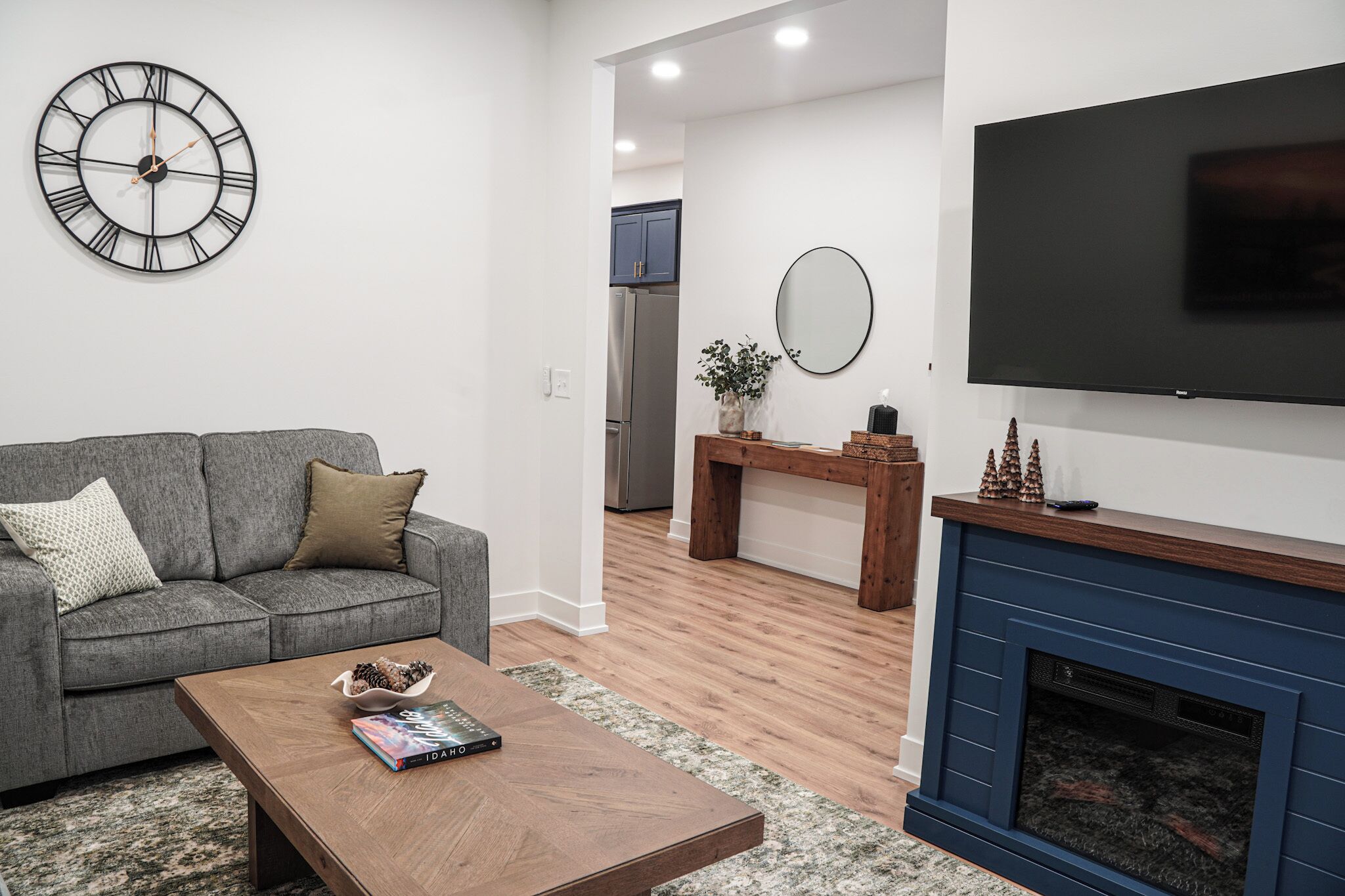 Télévision, cheminée